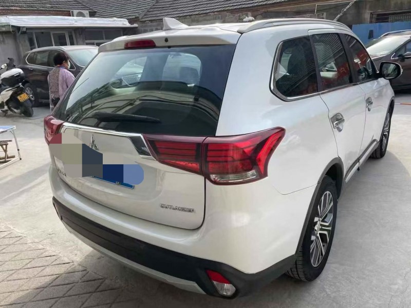 泰安18年三菱欧蓝德4