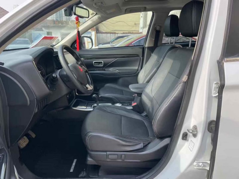 泰安18年三菱欧蓝德5