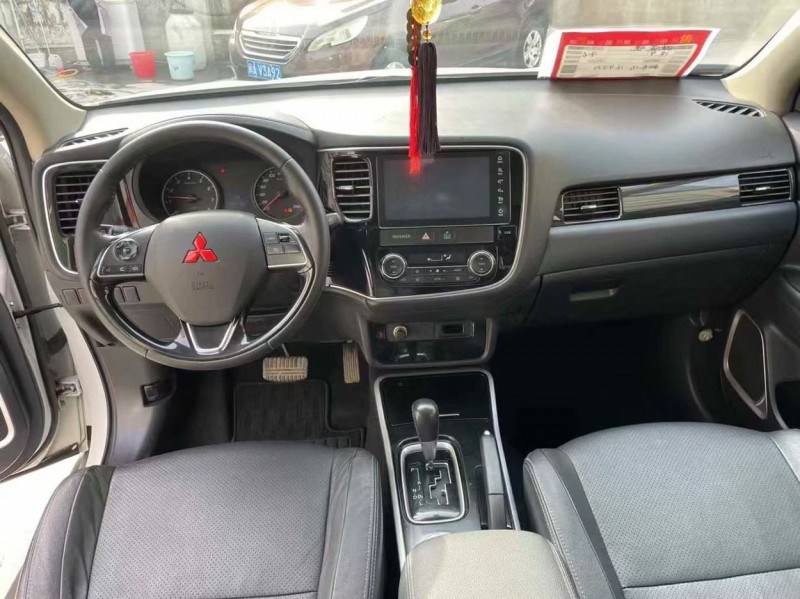 泰安18年三菱欧蓝德6