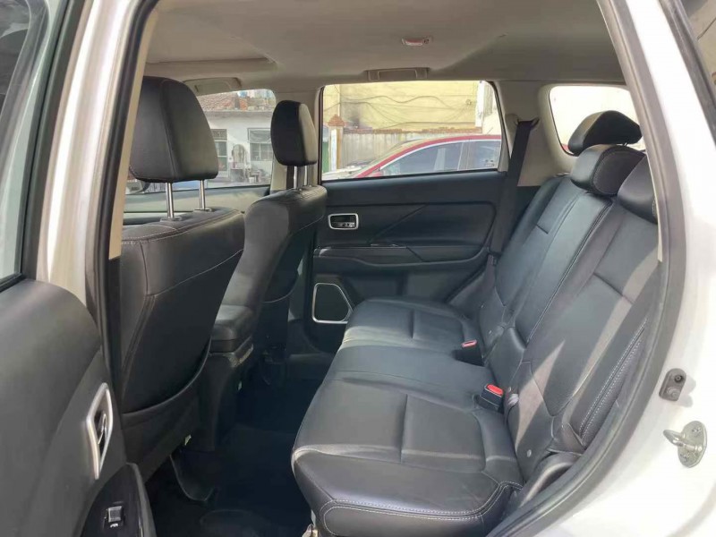 泰安18年三菱欧蓝德7