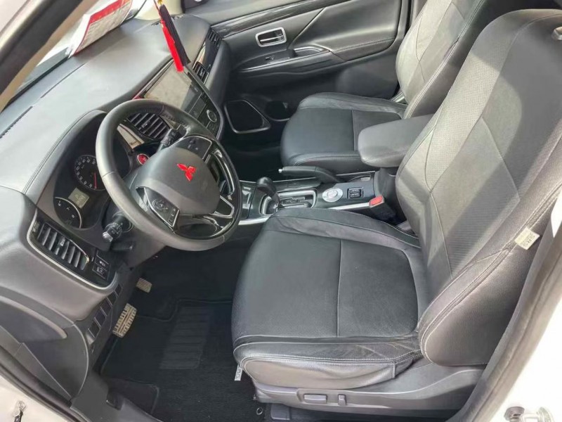 泰安18年三菱欧蓝德9