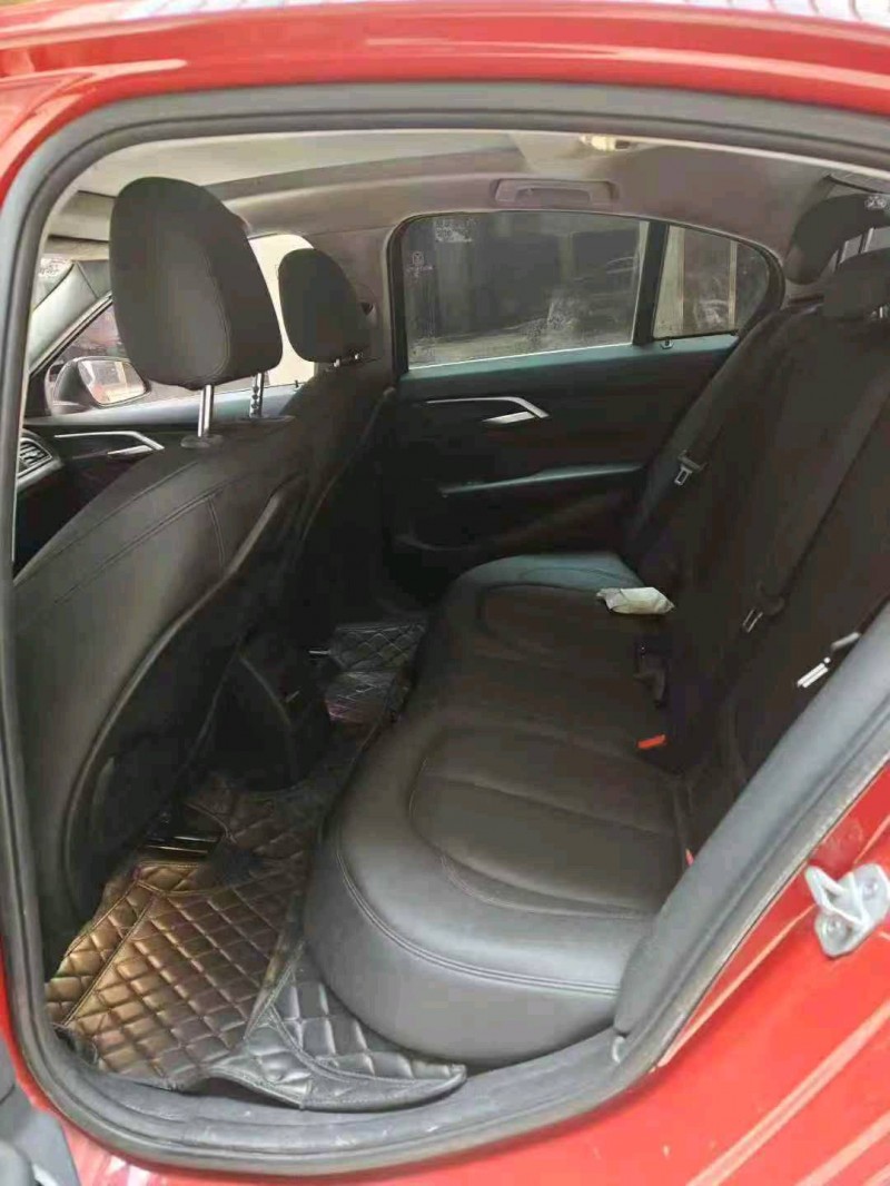 济宁18年宝马1系5