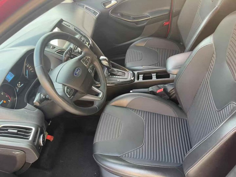 泰安17年福特福克斯8