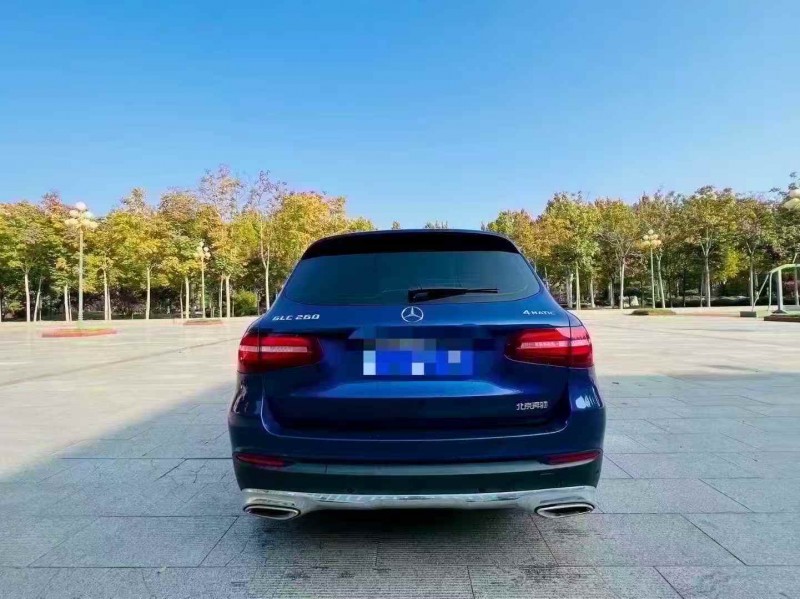 东营16年奔驰GLC9