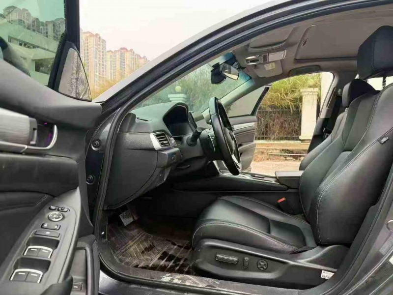 南宁23年本田雅阁4