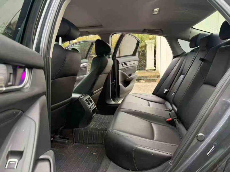 南宁23年本田雅阁6