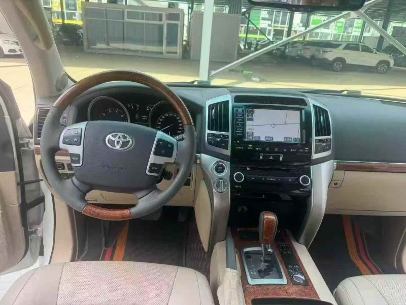 东营19年丰田兰德酷路泽8