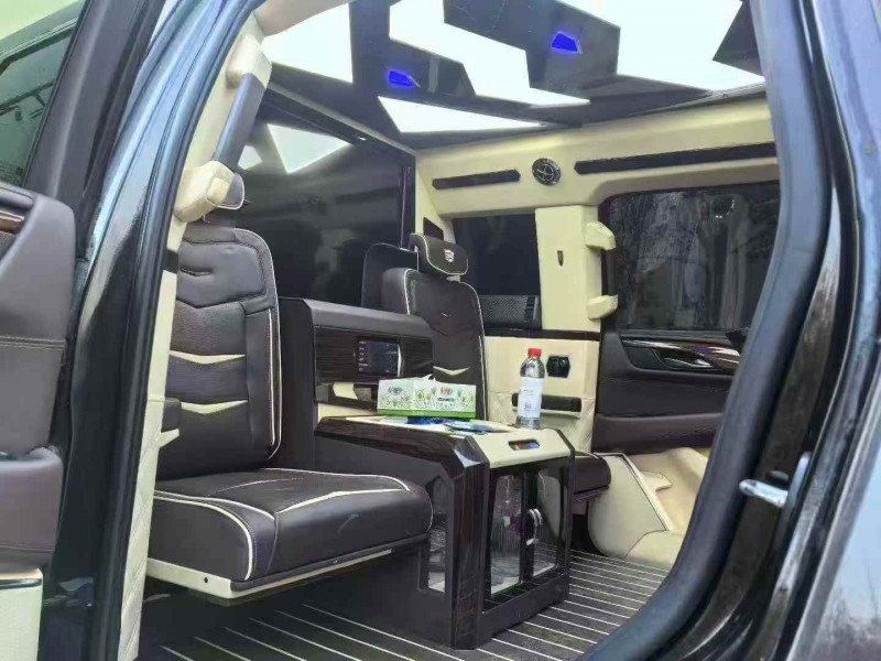 荆州17年凯迪拉克凯雷德4