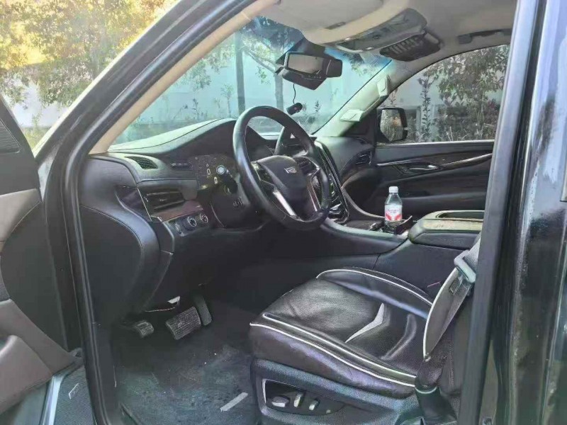 荆州17年凯迪拉克凯雷德5