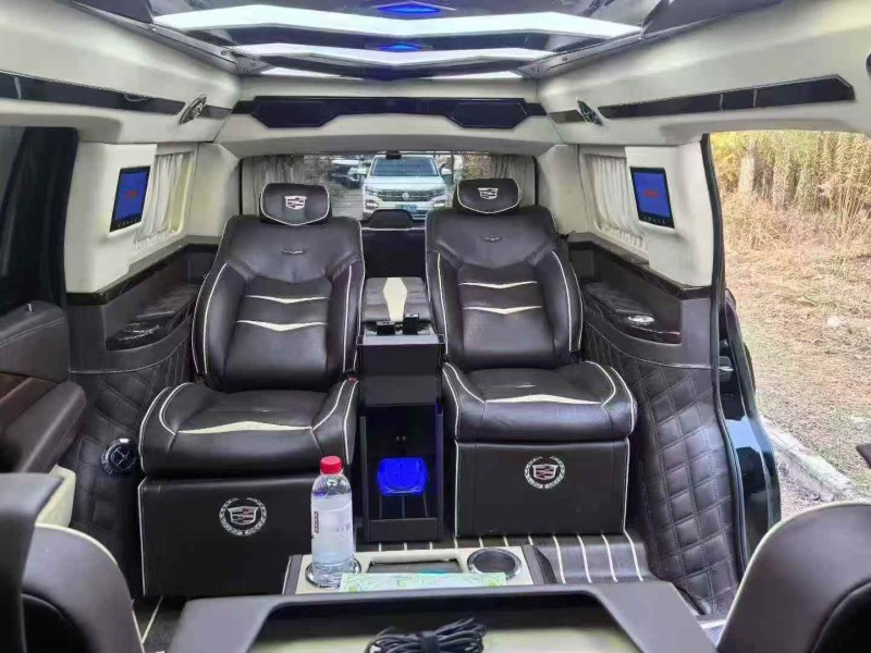 荆州17年凯迪拉克凯雷德7