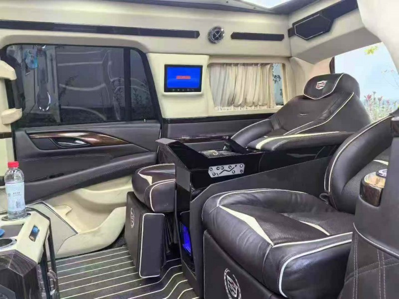 荆州17年凯迪拉克凯雷德8