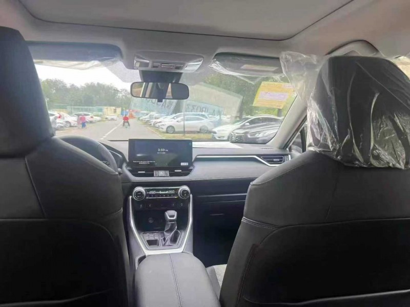 安阳25年丰田RAV4荣放4