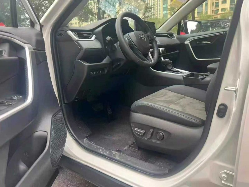 安阳25年丰田RAV4荣放6