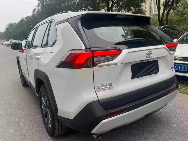安阳25年丰田RAV4荣放8