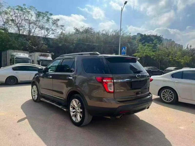 梧州15年福特探险者9