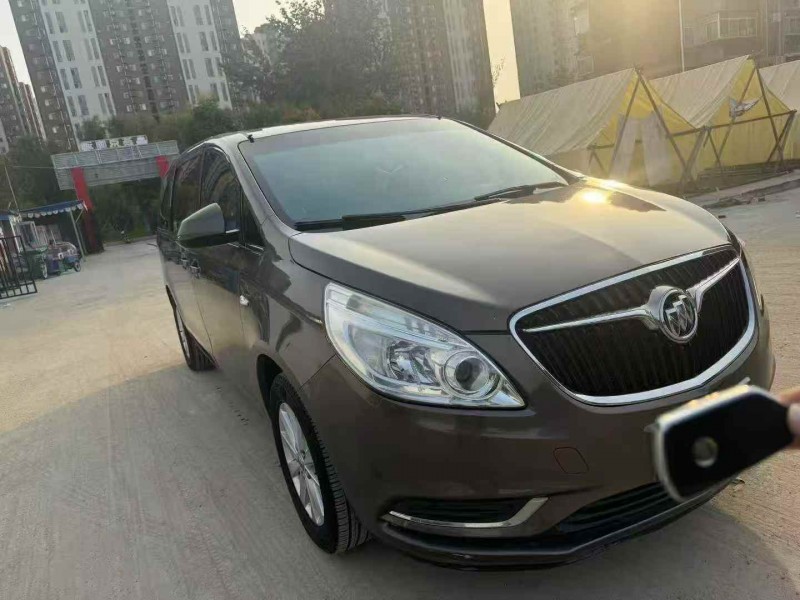 济宁17年别克GL82