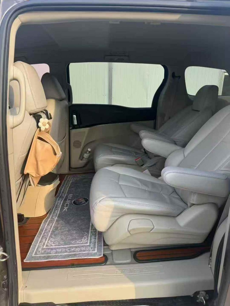 济宁17年别克GL83