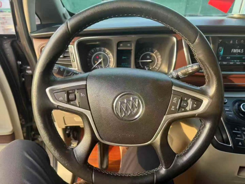 济宁17年别克GL87