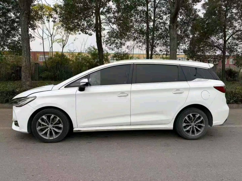 邵阳19年比亚迪宋MAX7