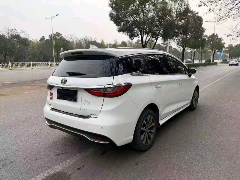 邵阳19年比亚迪宋MAX9