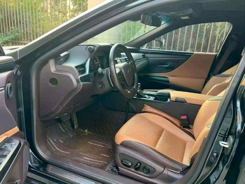 莆田21年雷克萨斯ES8