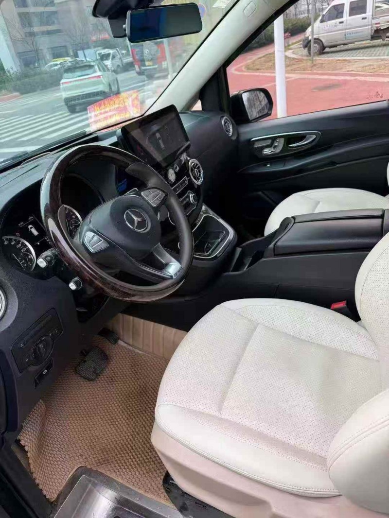 淄博18年奔驰威霆8