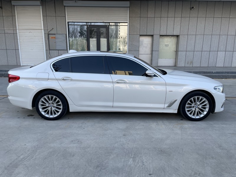 济宁18年宝马5系8