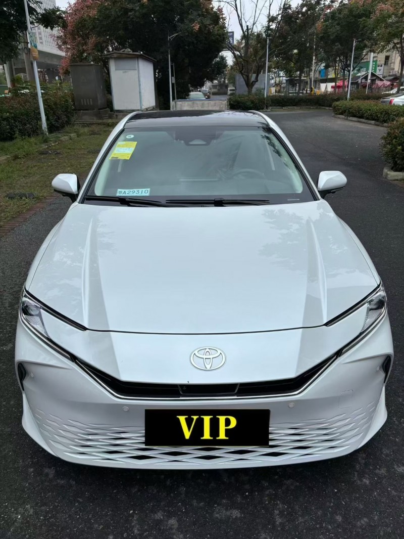 襄阳25年丰田凯美瑞1