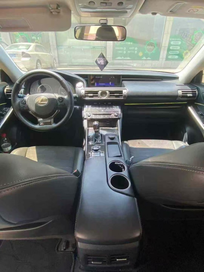 襄阳14年雷克萨斯IS8