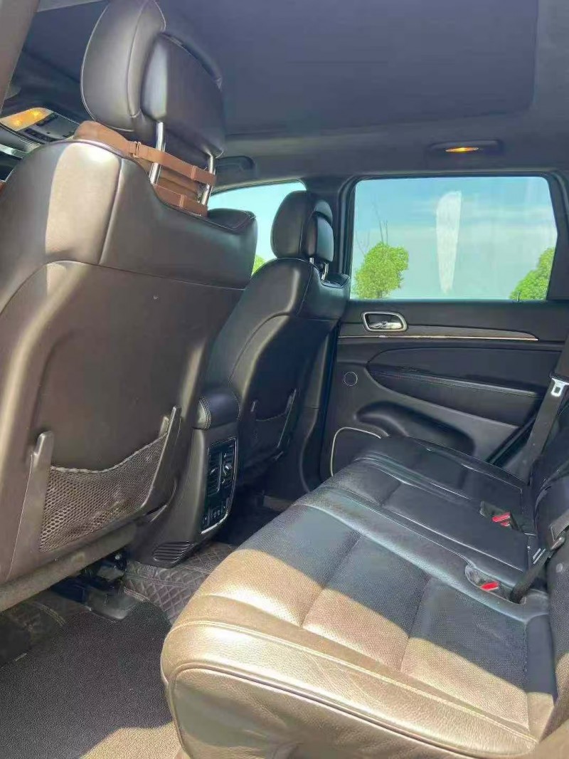 襄阳15年Jeep大切诺基4