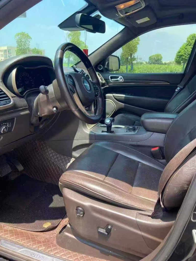 襄阳15年Jeep大切诺基5