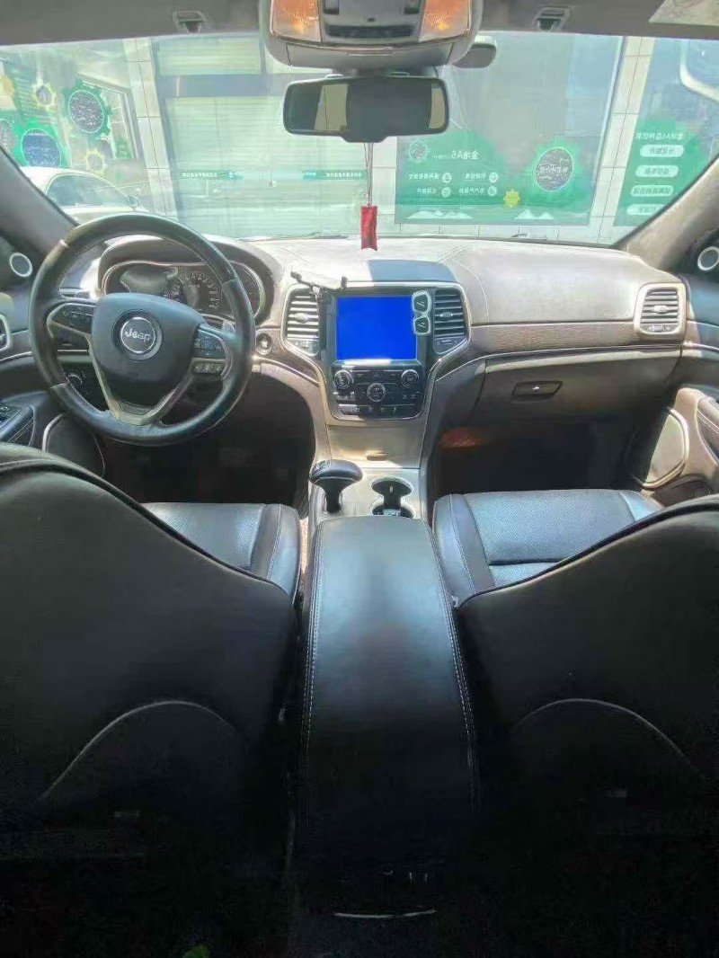 襄阳15年Jeep大切诺基7