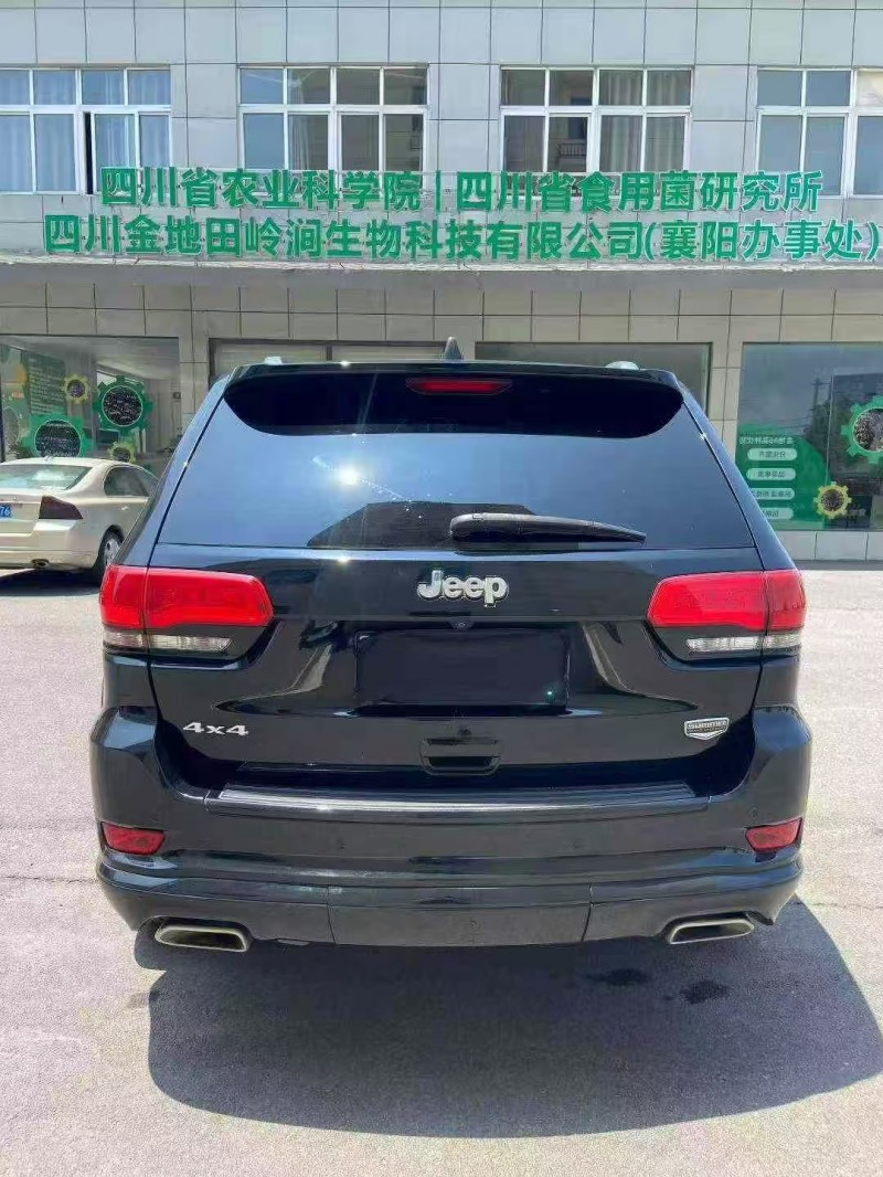 襄阳15年Jeep大切诺基9