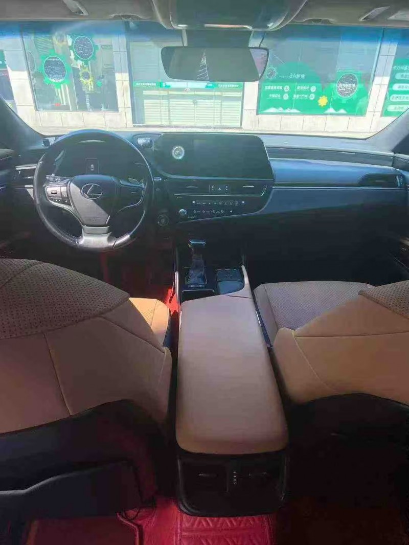 襄阳22年雷克萨斯ES7