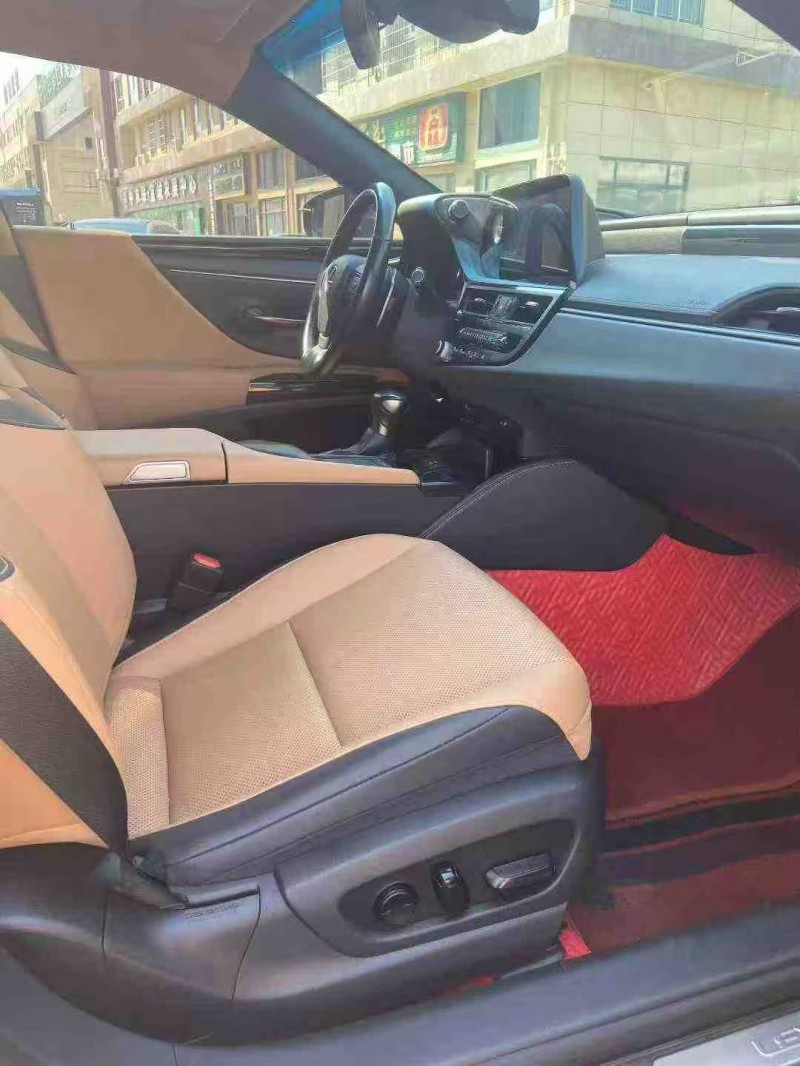 襄阳22年雷克萨斯ES8