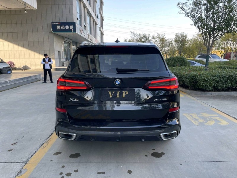 济宁21年宝马X59