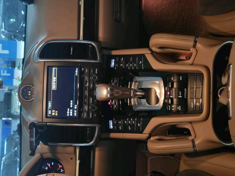 沈阳14年保时捷卡宴2