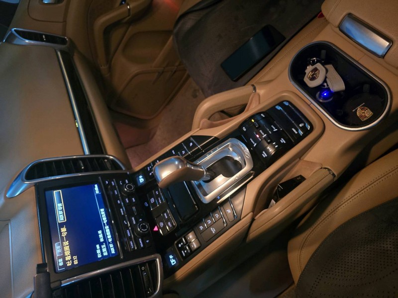 沈阳14年保时捷卡宴4