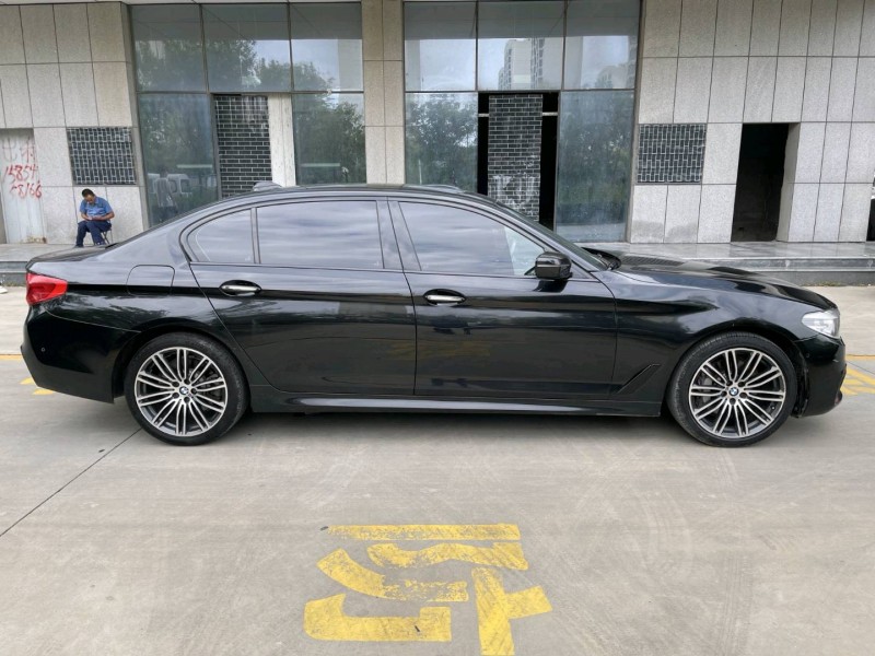 济宁18年宝马5系8