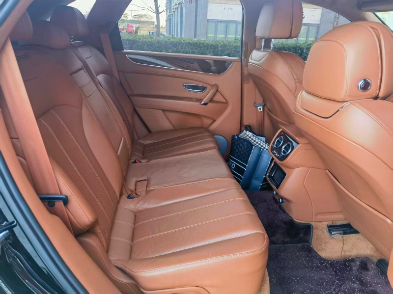 宿州18年宾利添越7