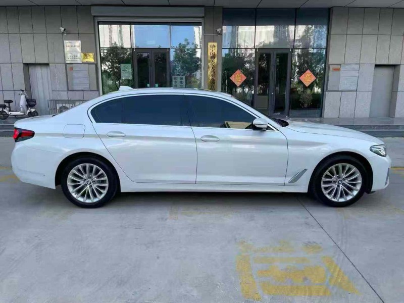 济宁21年宝马5系8