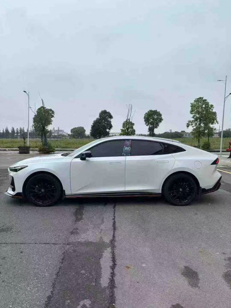 襄阳23年长安汽车UNI4