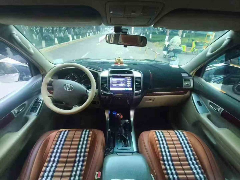 昭通09年丰田普拉多4