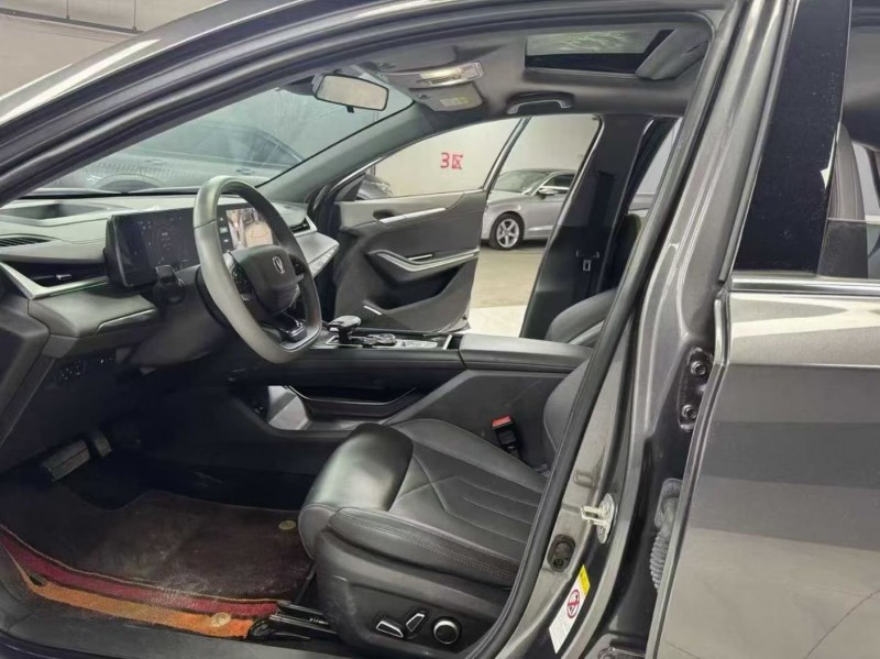 成都22年长安汽车睿骋5