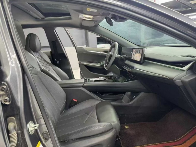 成都22年长安汽车睿骋8