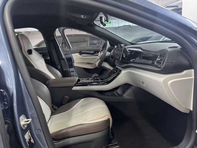 成都24年比亚迪秦8