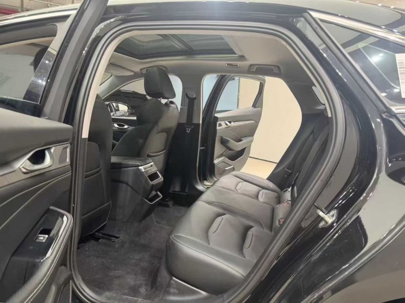 成都22年吉利星瑞9