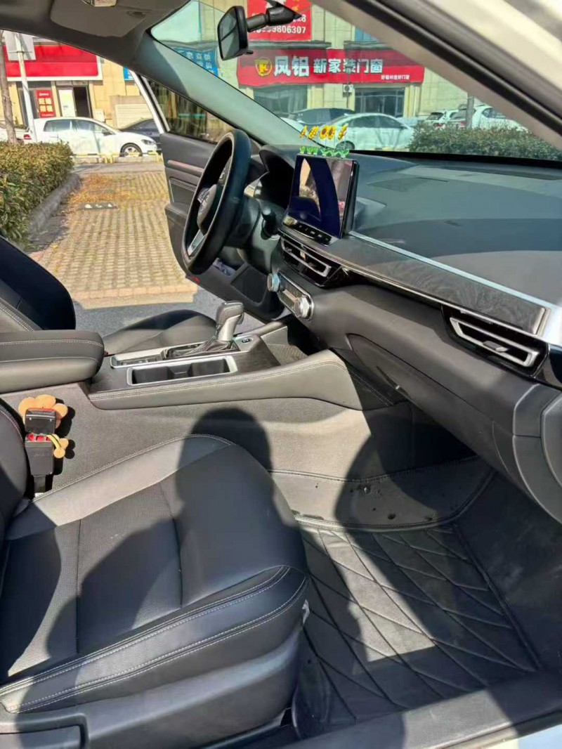 襄阳25年日产天籁3