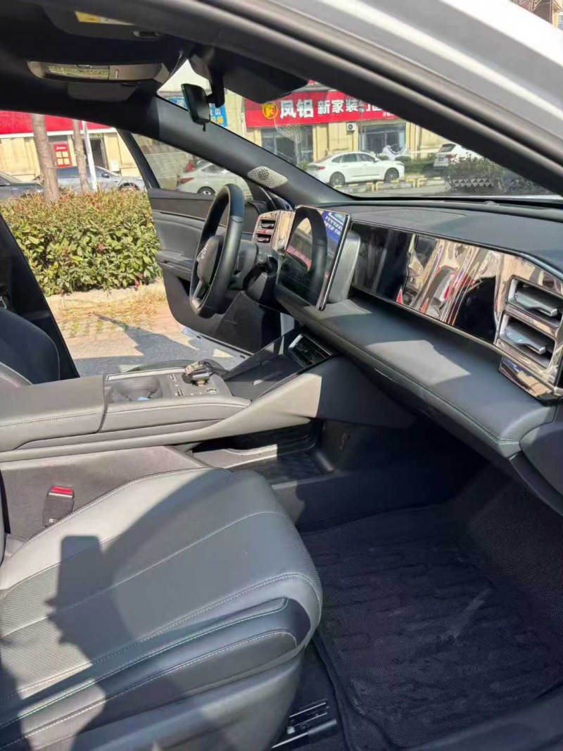 襄阳25年比亚迪秦5