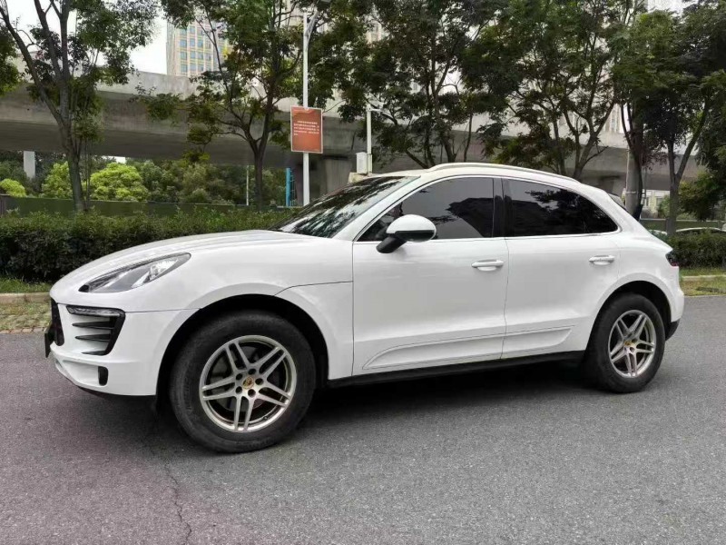 襄阳18年保时捷Macan2